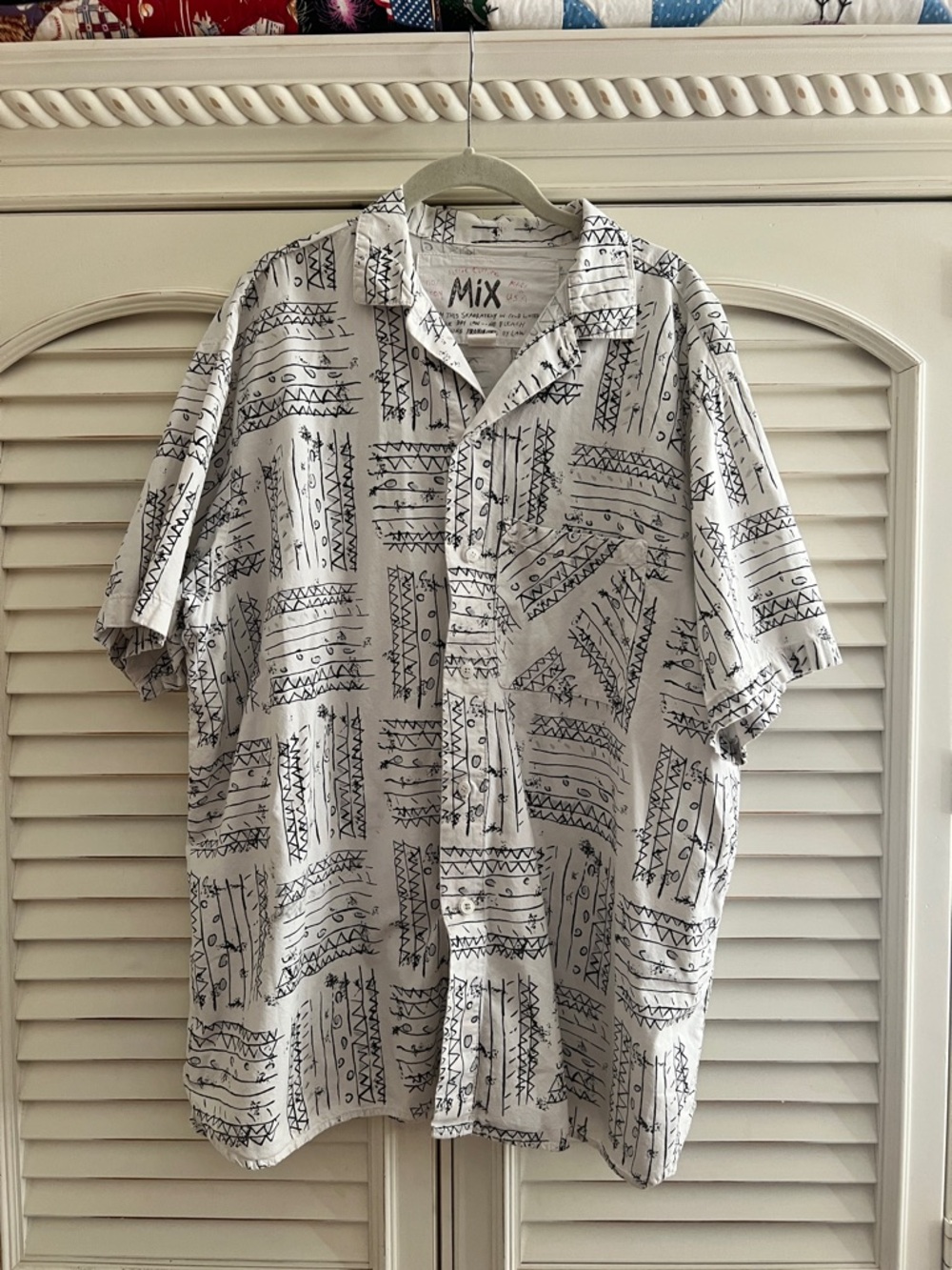 Vintage 90s Men’s Active Culture Mix White & Black Printed Short-Sleeve Shirt